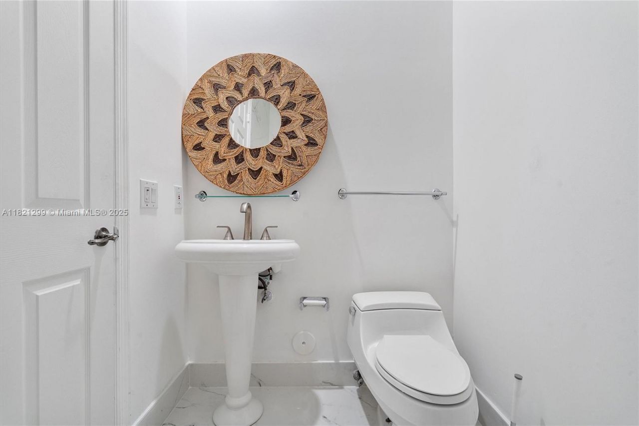 1382 Harbor Vw W, Hollywood, FL 33019 Photo