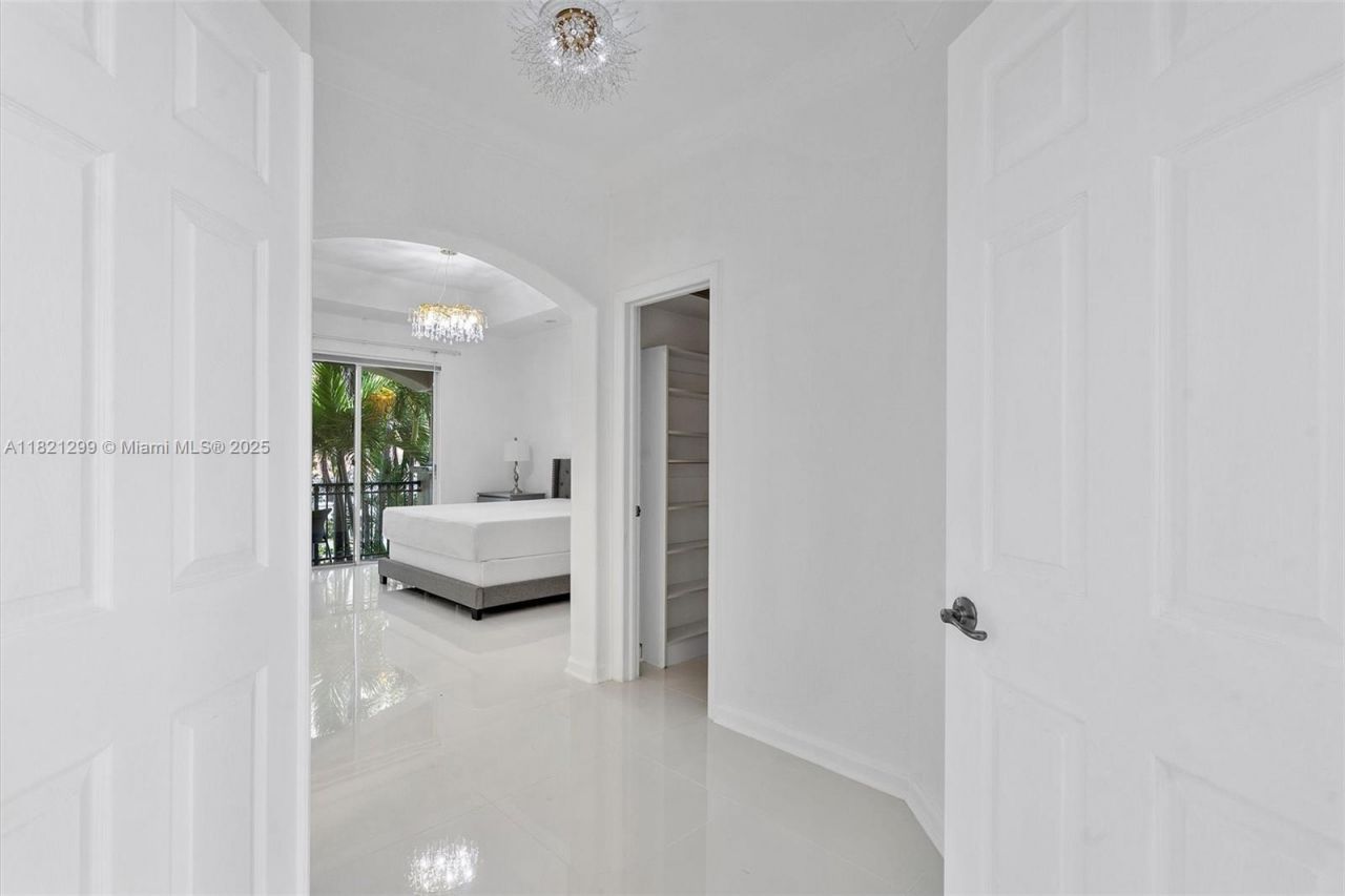 1382 Harbor Vw W, Hollywood, FL 33019 Photo