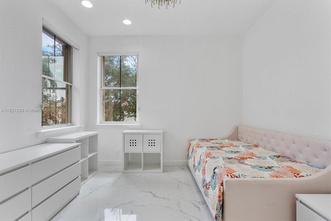 1382 Harbor Vw W, Hollywood, FL 33019 Photo