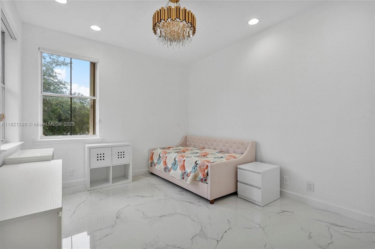 1382 Harbor Vw W, Hollywood, FL 33019 Photo