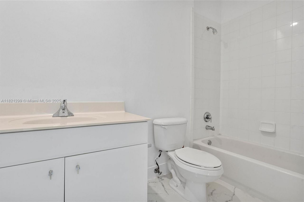 1382 Harbor Vw W, Hollywood, FL 33019 Photo