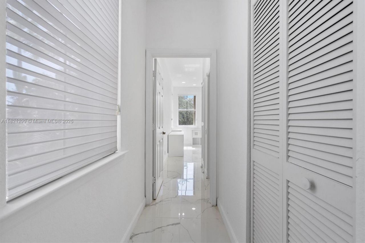 1382 Harbor Vw W, Hollywood, FL 33019 Photo