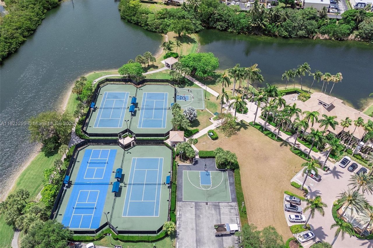 1382 Harbor Vw W, Hollywood, FL 33019 Photo