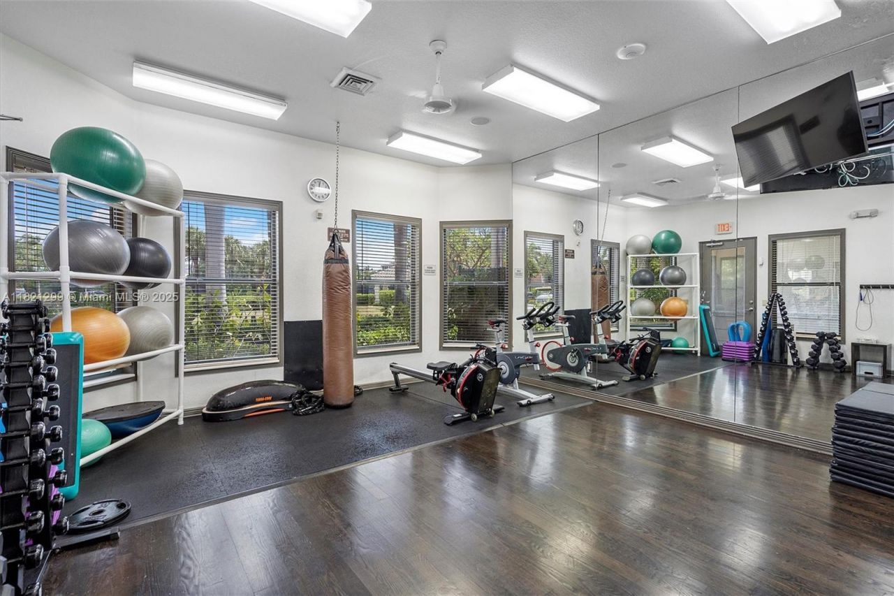 1382 Harbor Vw W, Hollywood, FL 33019 Photo