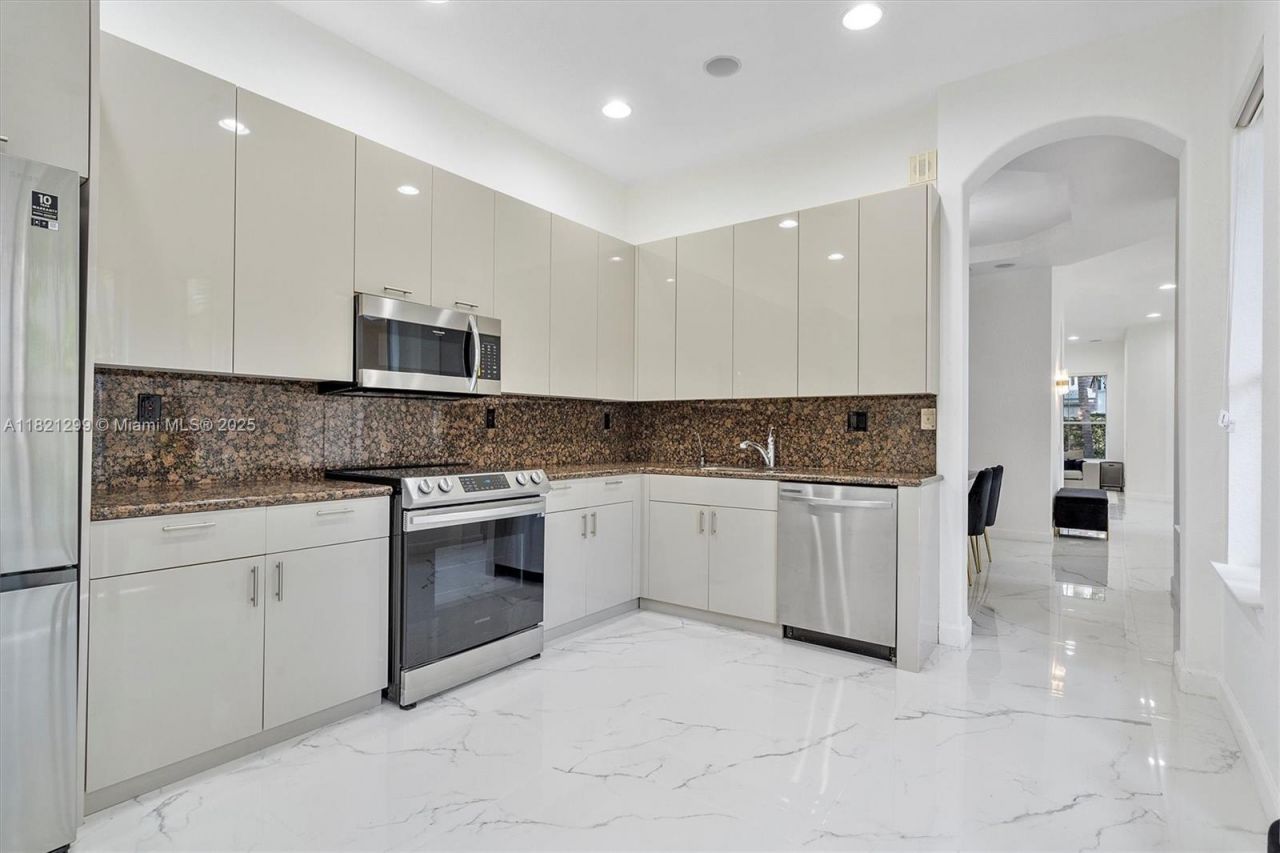 1382 Harbor Vw W, Hollywood, FL 33019 Photo