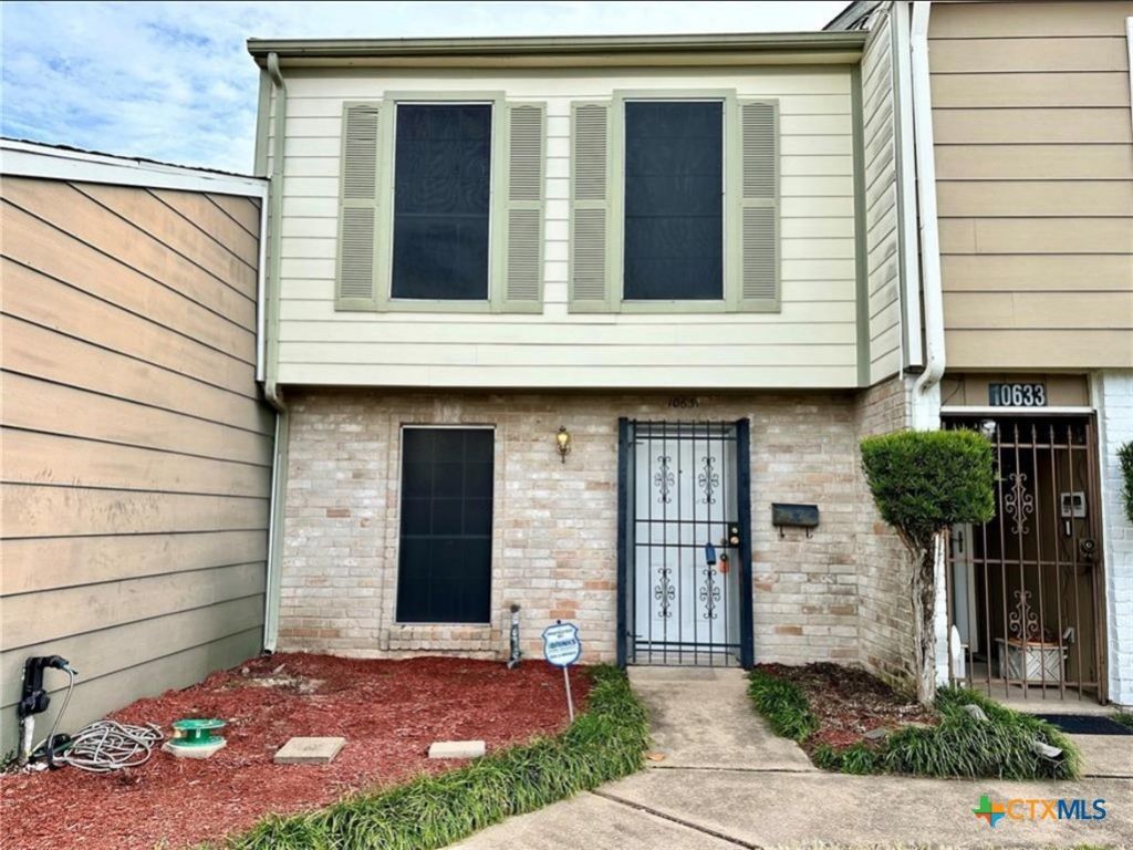 10631 Sandpiper Drive, Houston, TX 77096 Main Photo