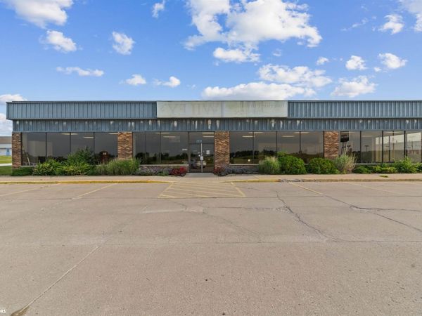 2235 E Washington St., Mount Pleasant, IA 52641