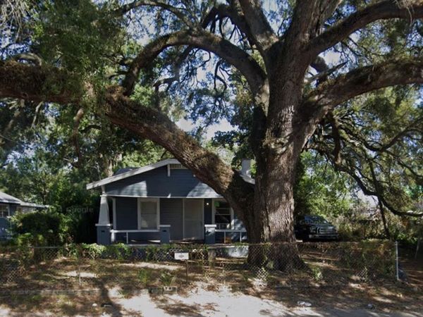 510 E LAKE AVENUE, TAMPA, FL 33603