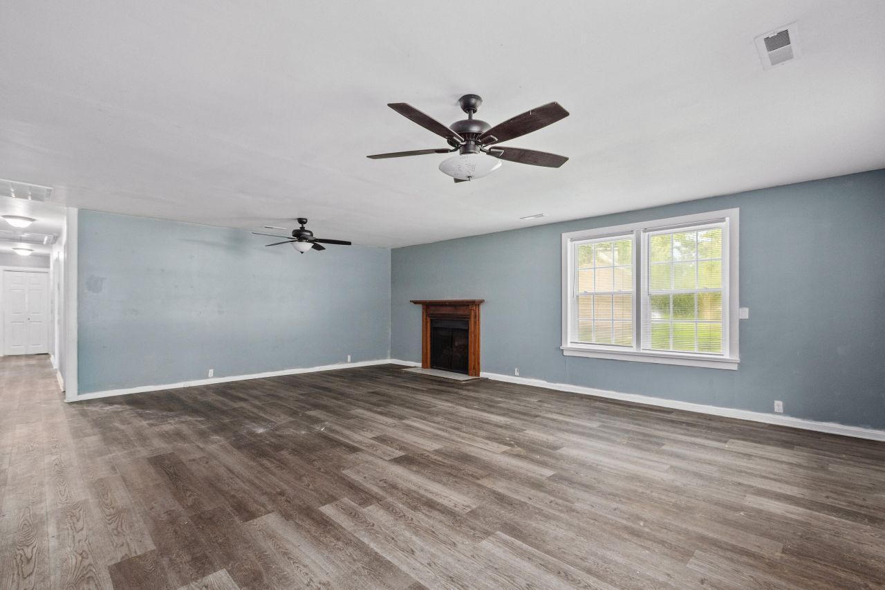 245 Lake Drive Photo 11