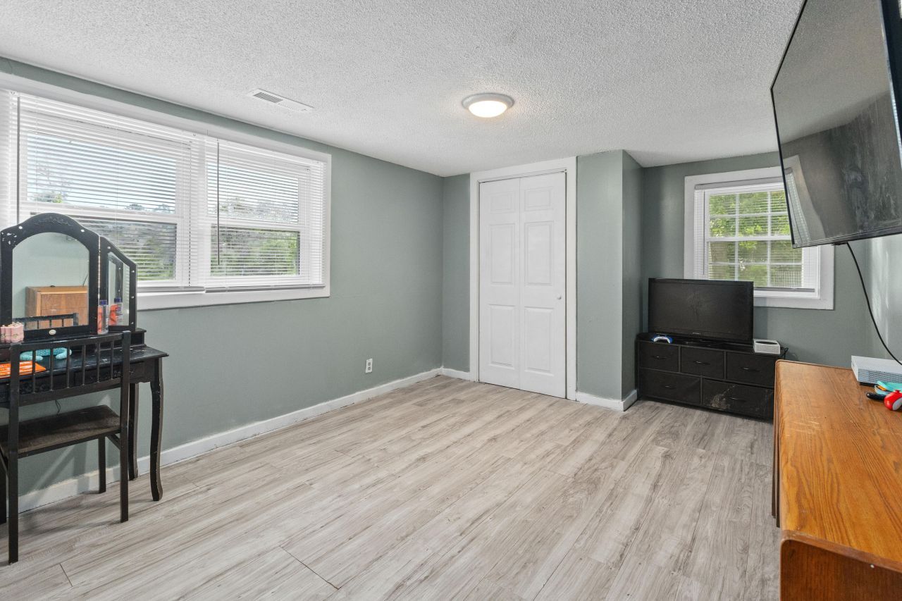 245 Lake Drive Photo 14