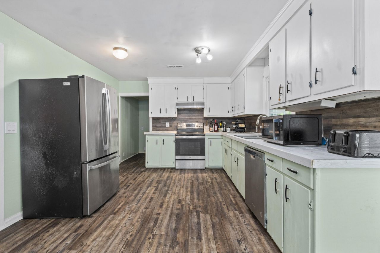 245 Lake Drive Photo 6