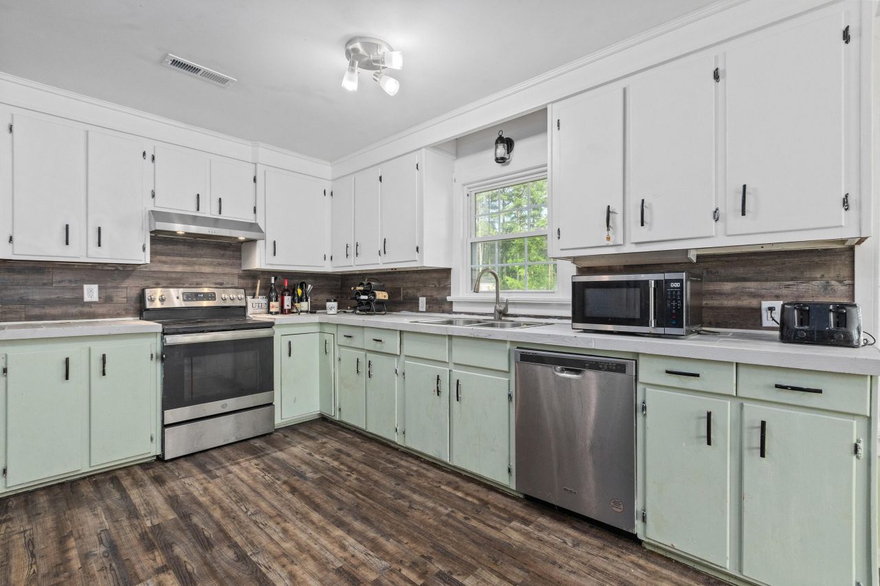 245 Lake Drive Photo 7