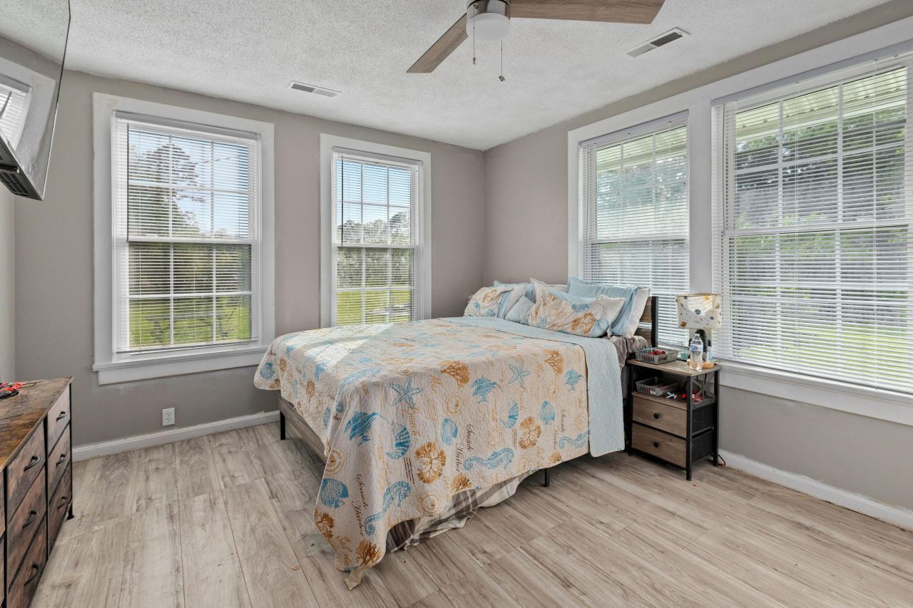 245 Lake Drive Photo 8