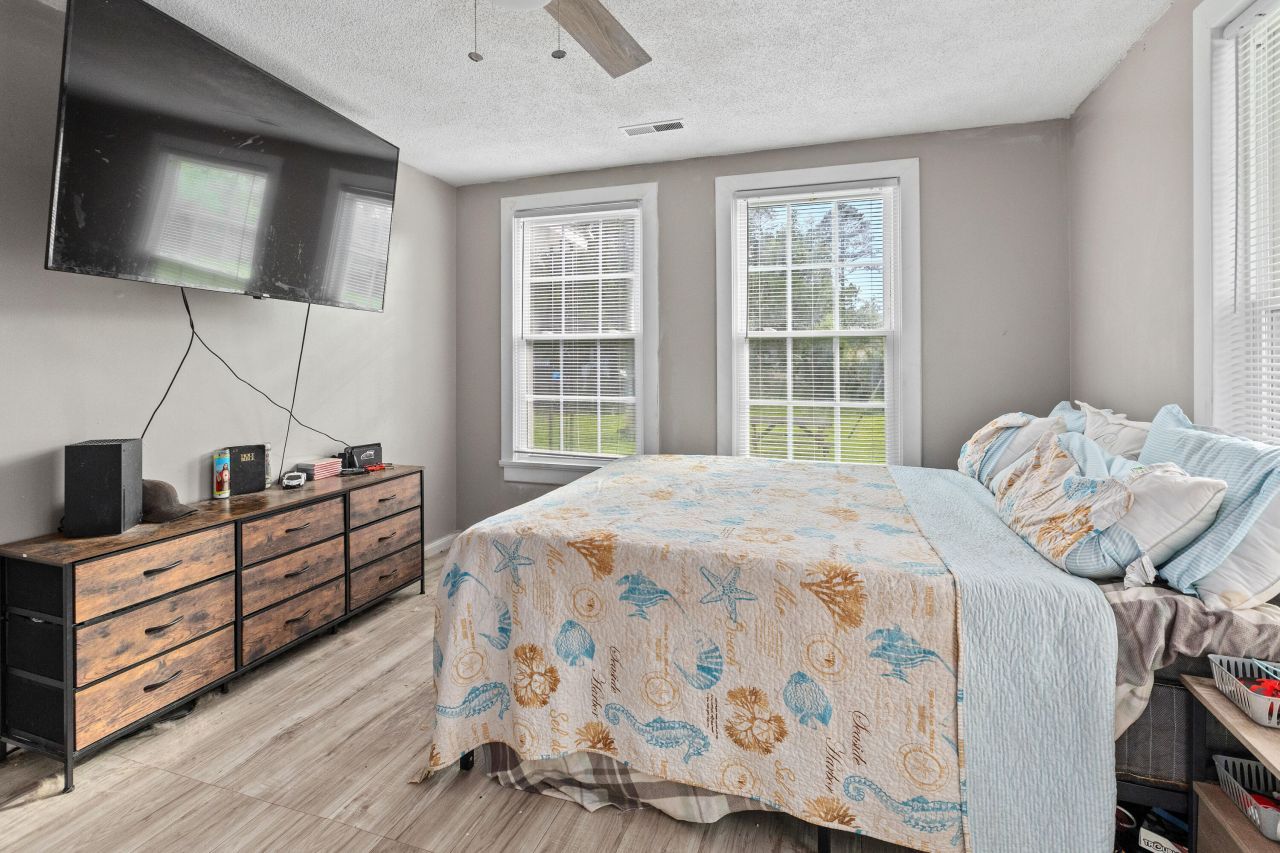 245 Lake Drive Photo 9