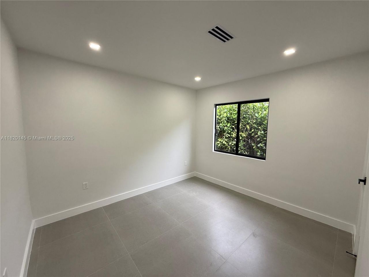 1125 NW 37th St, Miami, FL 33127 Photo