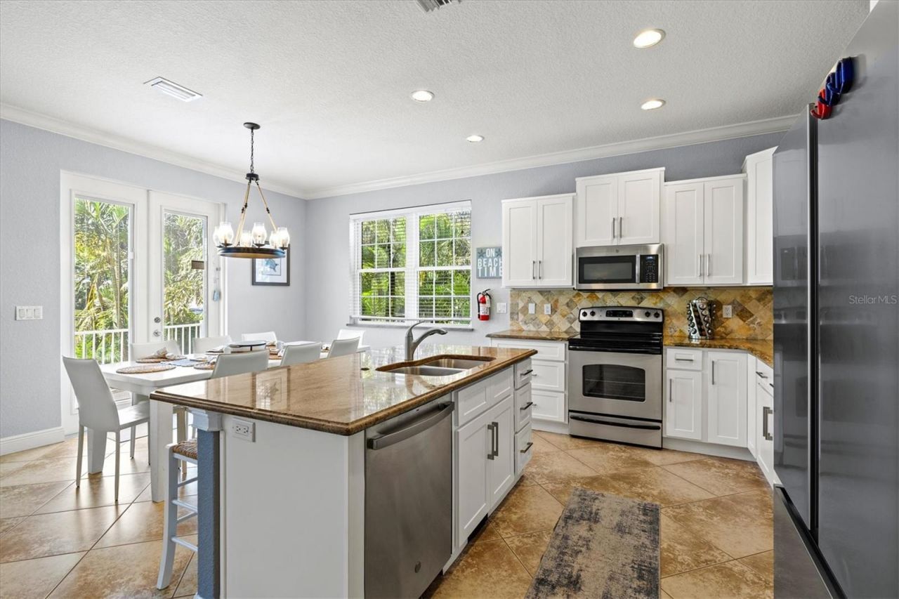 145 50th St, Holmes Beach, FL 34217 Photo