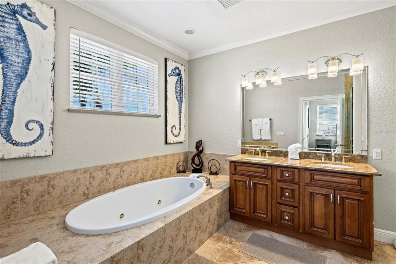 145 50th St, Holmes Beach, FL 34217 Photo