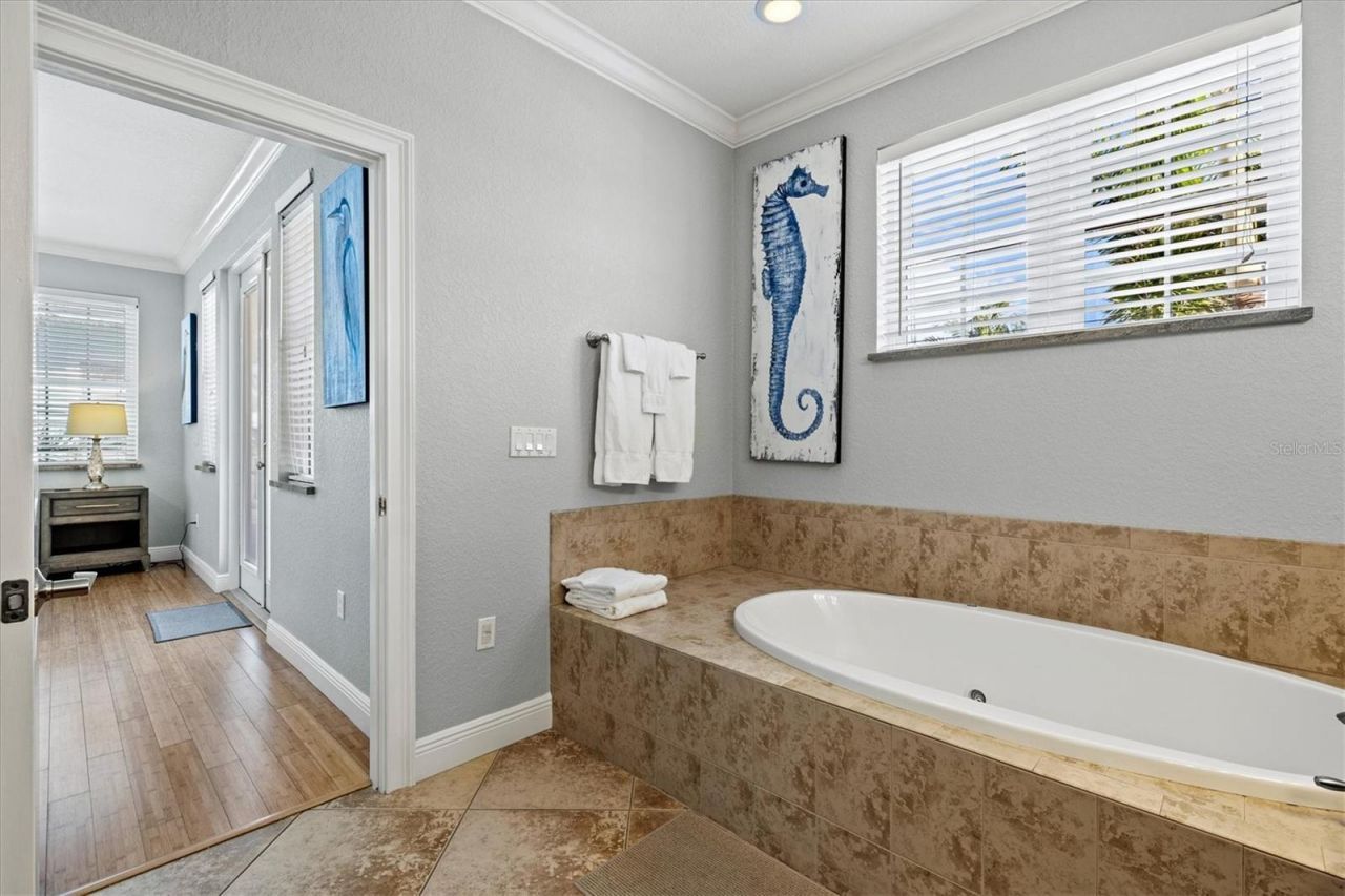 145 50th St, Holmes Beach, FL 34217 Photo