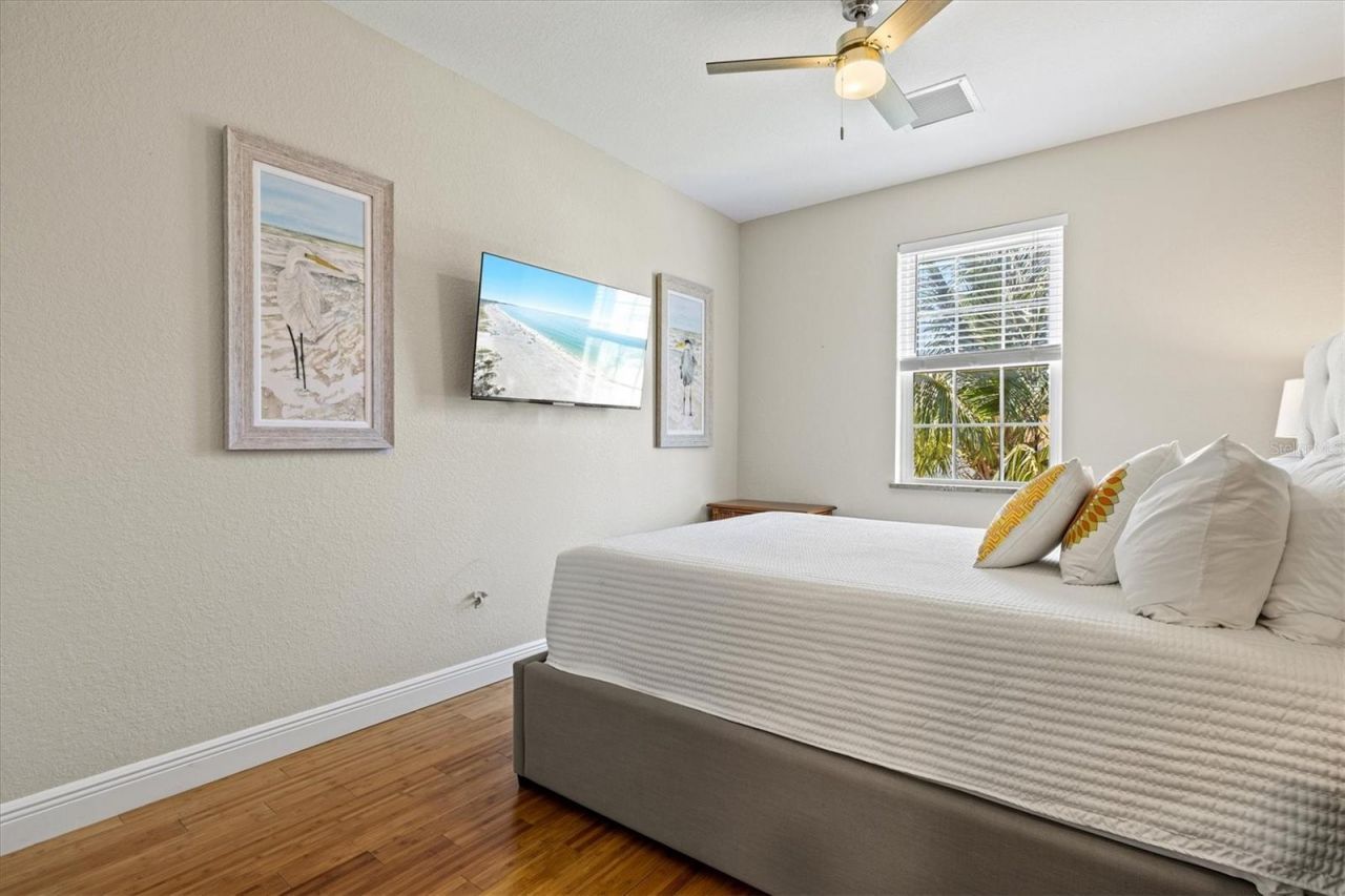 145 50th St, Holmes Beach, FL 34217 Photo