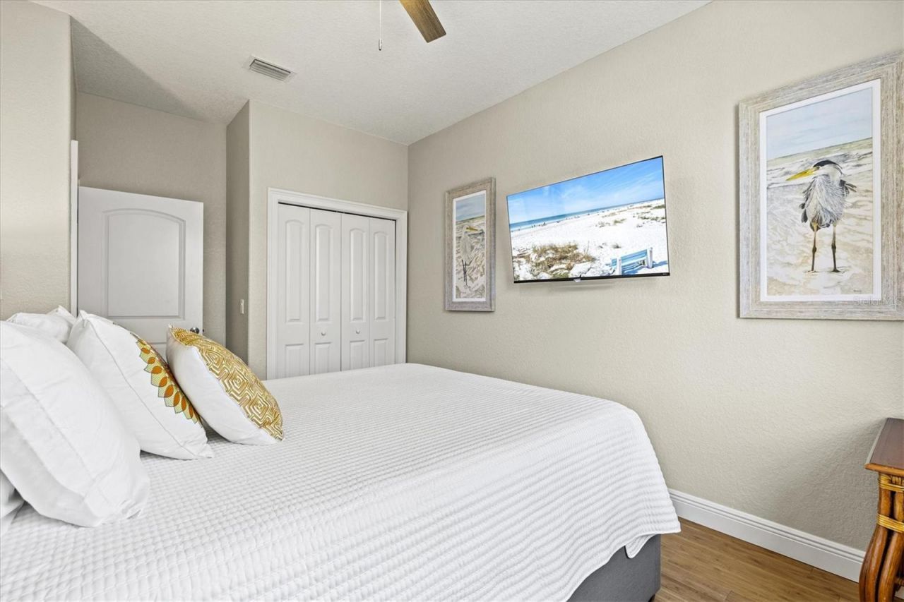 145 50th St, Holmes Beach, FL 34217 Photo