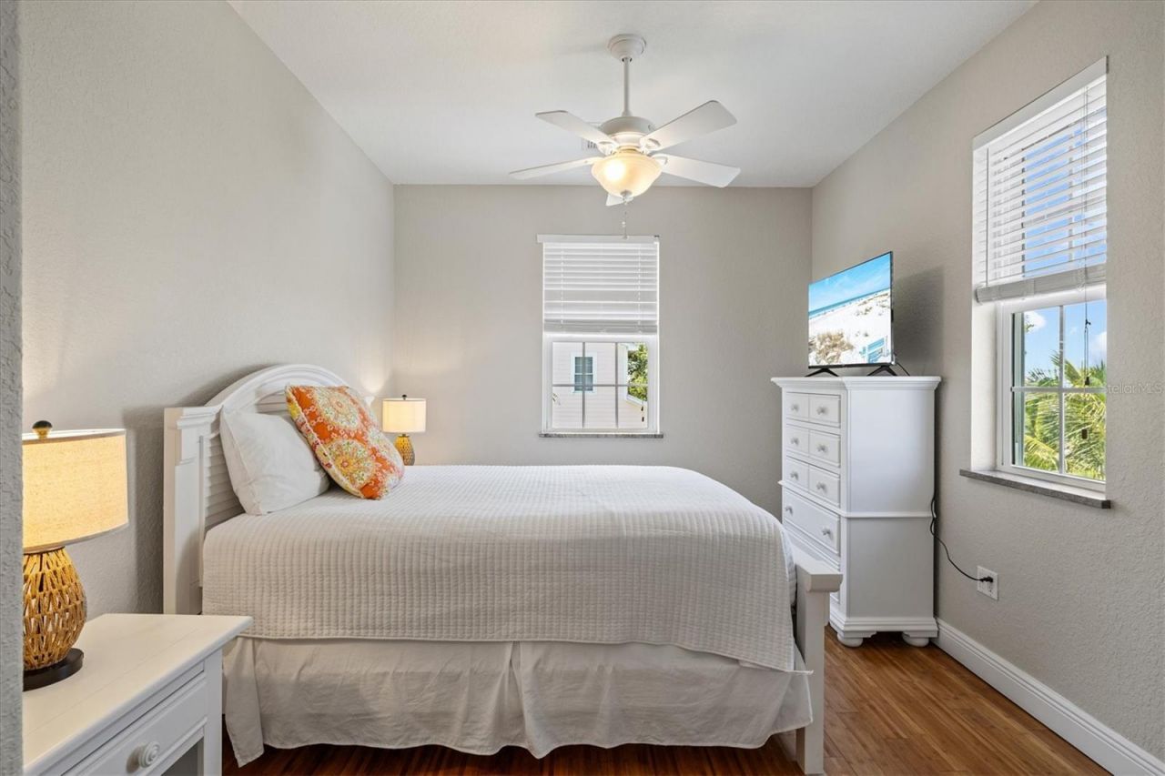 145 50th St, Holmes Beach, FL 34217 Photo