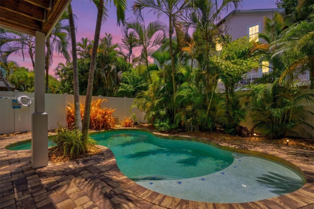 145 50th St, Holmes Beach, FL 34217 Photo