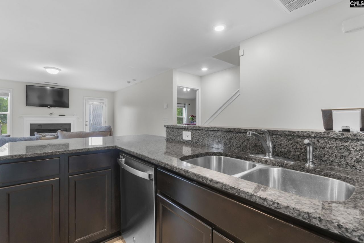 465 Vanburen Court Photo 6