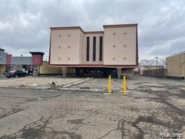 14500 W 8 Mile Road, Oak Park, MI 48237