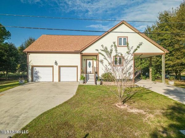 13 Chantilly Terrace, Bay Saint Louis, MS 39520
