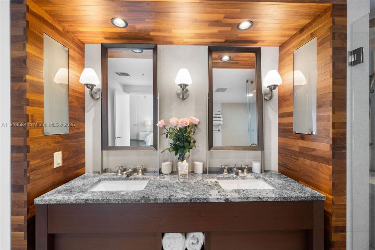 6899 Collins Ave, Unit 2707, Miami Beach, FL 33141 Photo