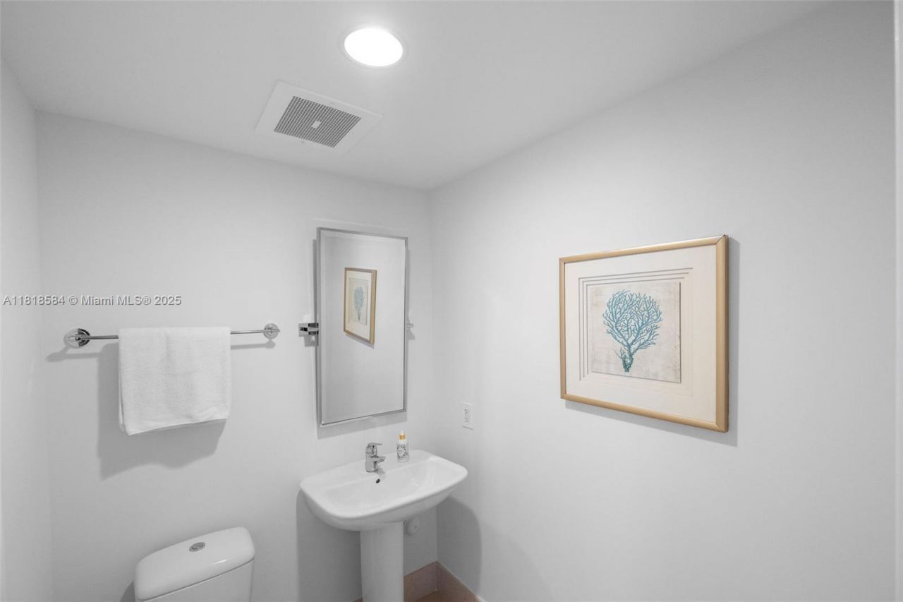 6899 Collins Ave, Unit 2707, Miami Beach, FL 33141 Photo