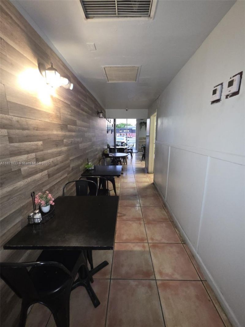 7269 NW 36th St, Miami, FL 33166 Photo