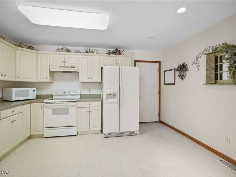 209 Greenbriar Lane, Dalton, OH 44618 Photo 8