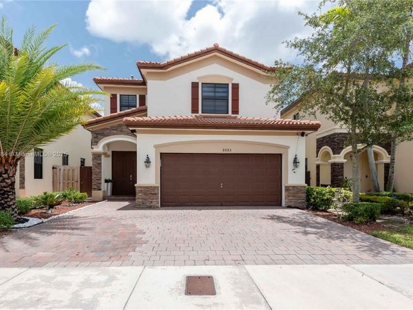 8885 NW 100th Pl, Doral, FL 33178