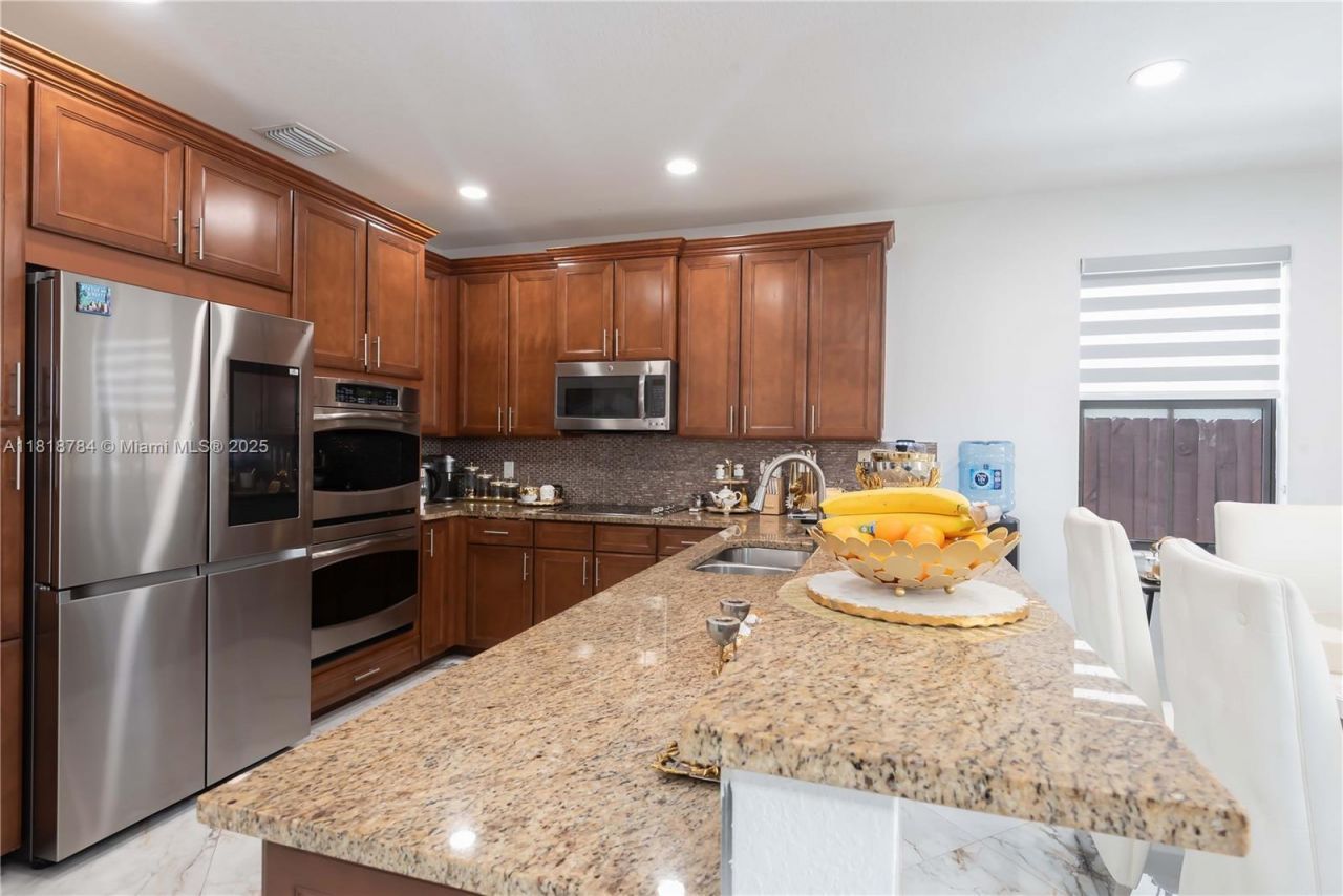 8885 NW 100th Pl, Doral, FL 33178 Photo