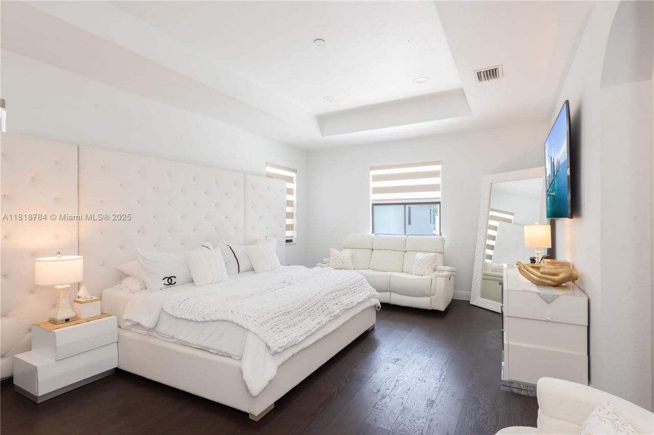 8885 NW 100th Pl, Doral, FL 33178 Photo