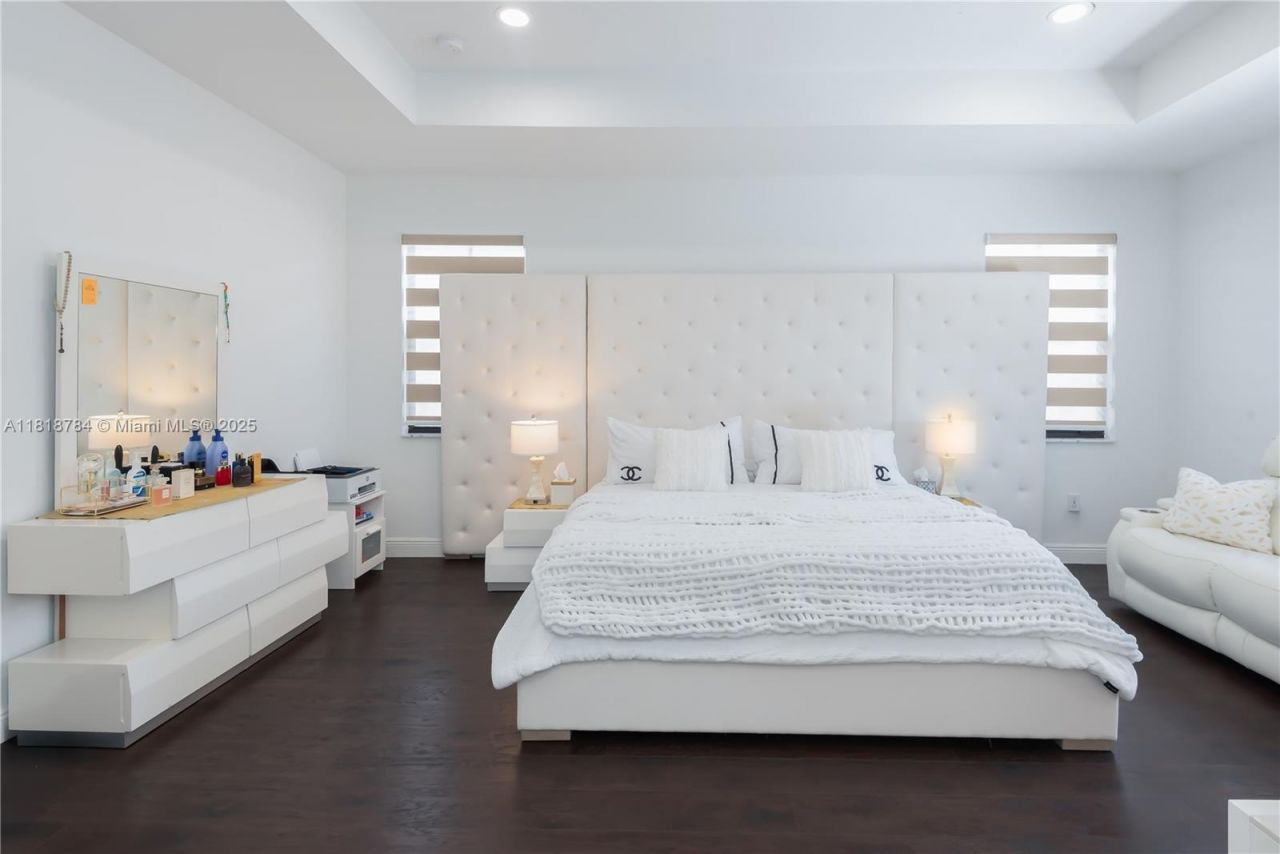 8885 NW 100th Pl, Doral, FL 33178 Photo