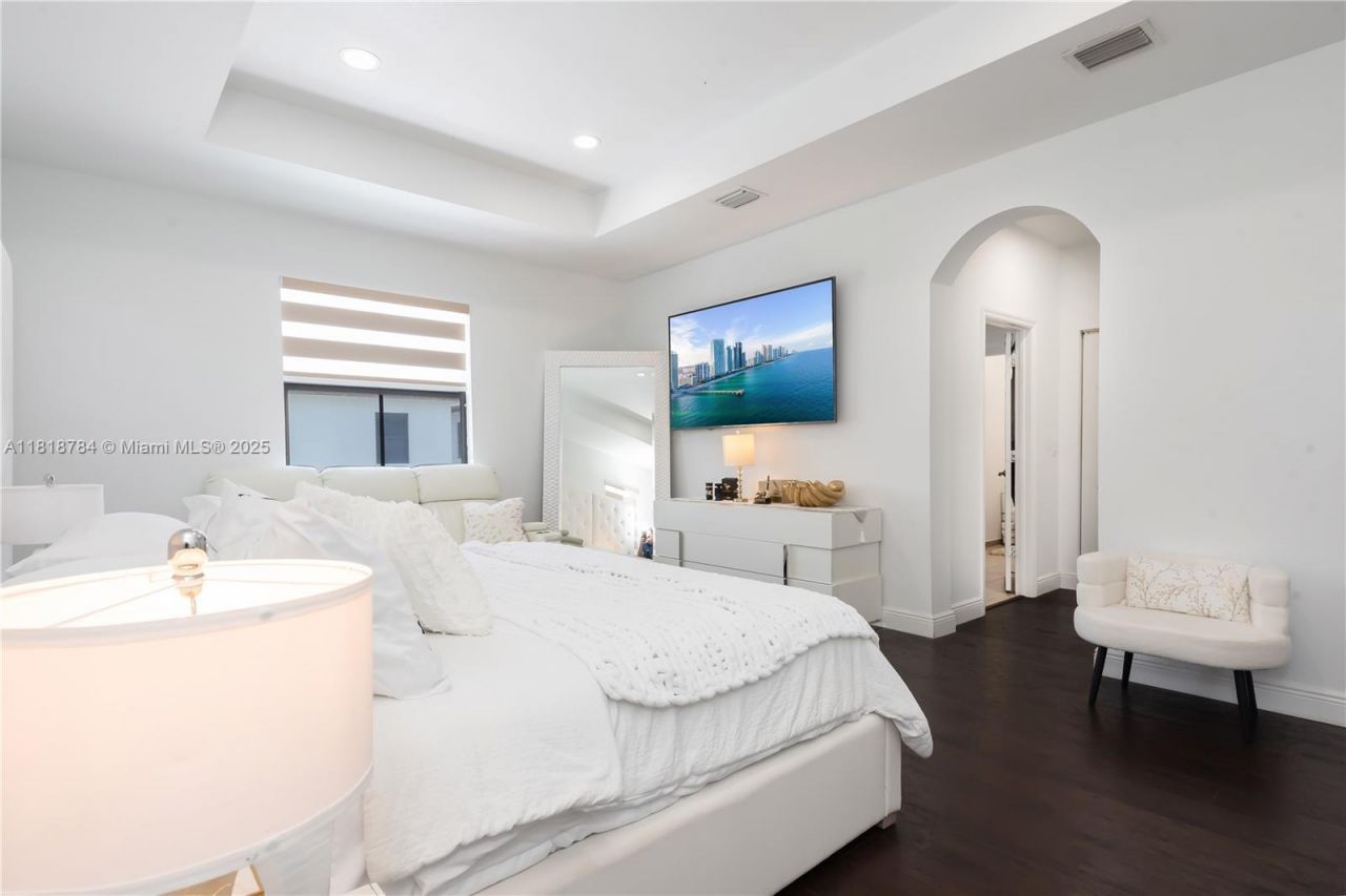 8885 NW 100th Pl, Doral, FL 33178 Photo