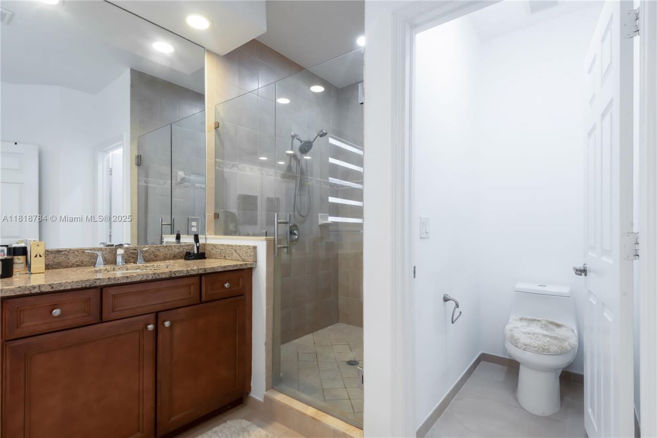 8885 NW 100th Pl, Doral, FL 33178 Photo