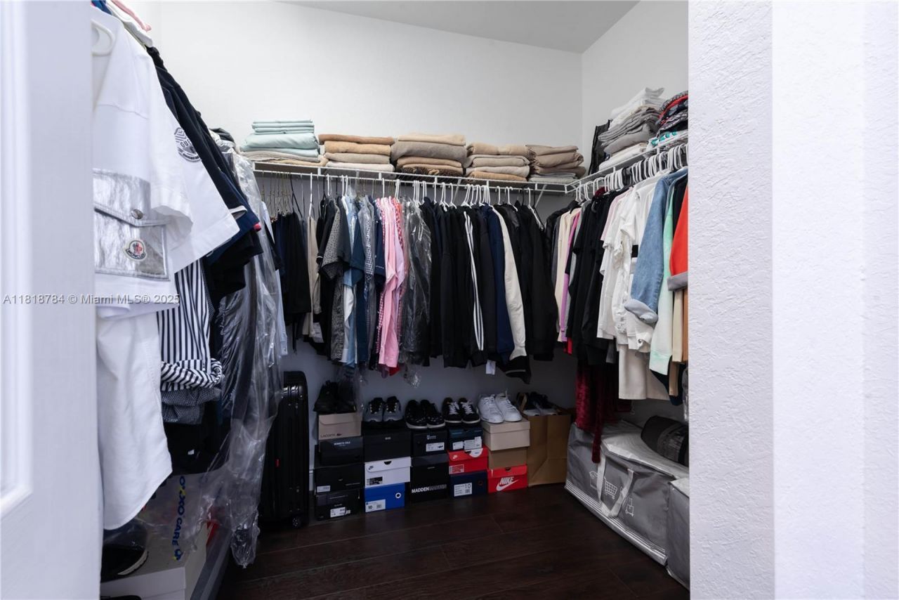 8885 NW 100th Pl, Doral, FL 33178 Photo