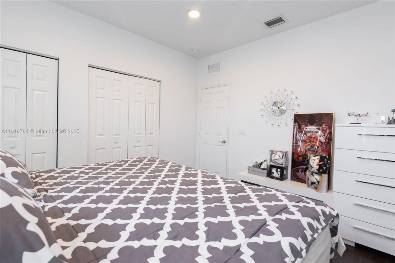 8885 NW 100th Pl, Doral, FL 33178 Photo