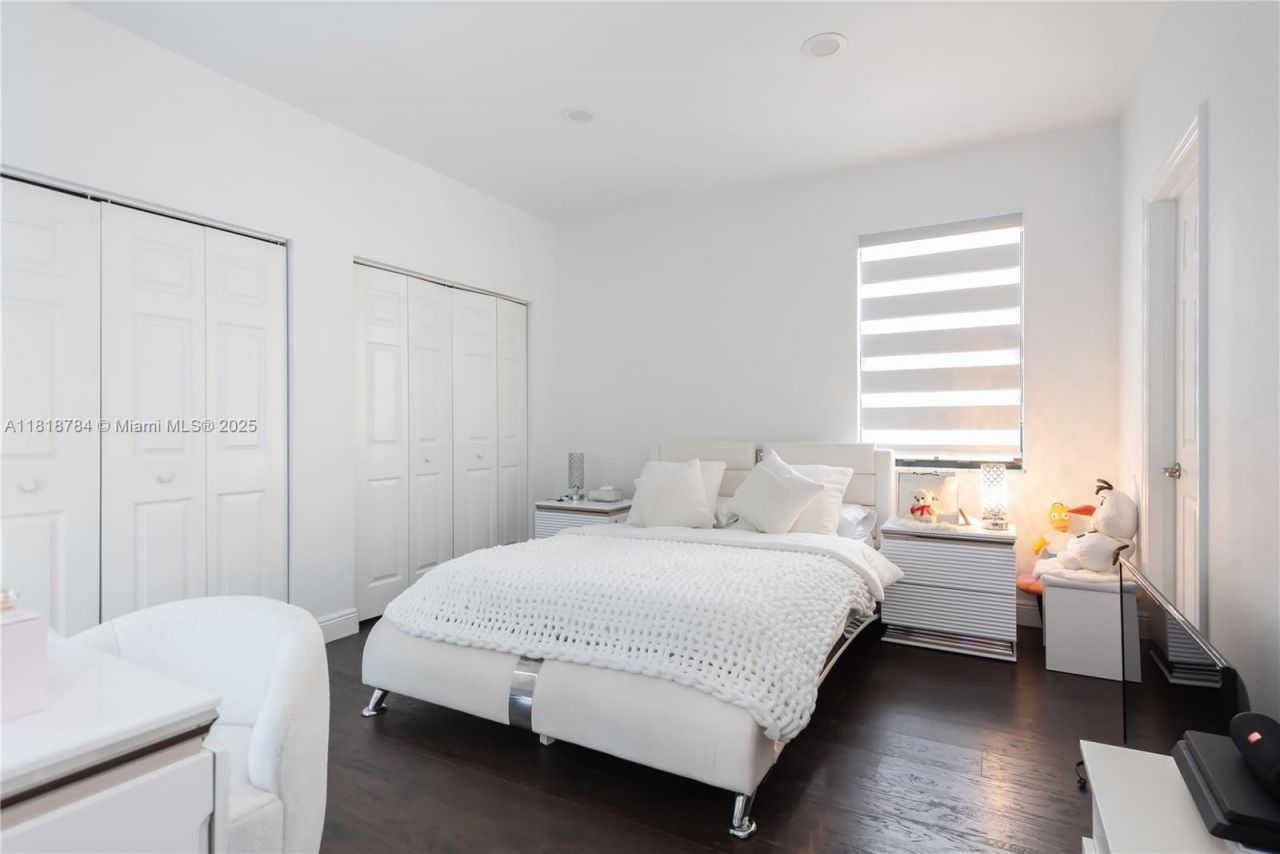 8885 NW 100th Pl, Doral, FL 33178 Photo