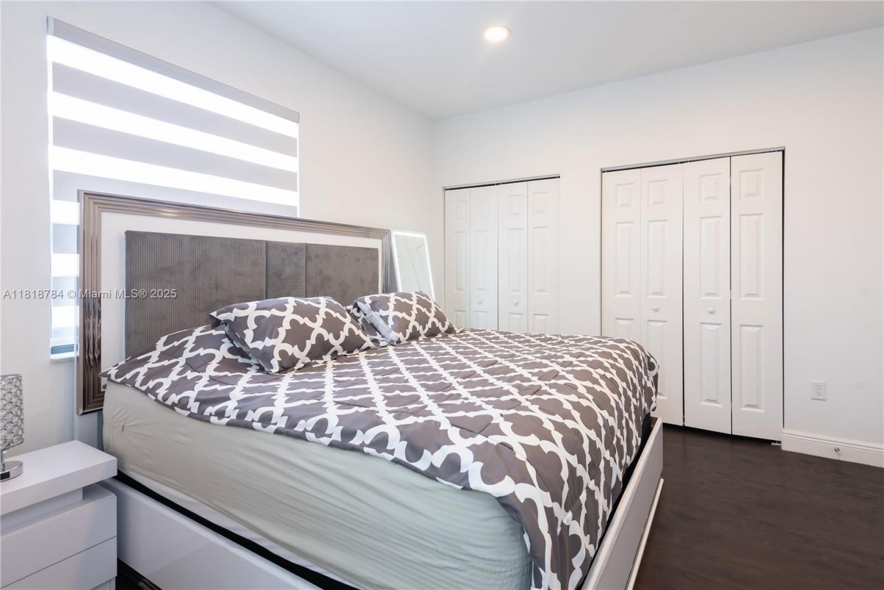 8885 NW 100th Pl, Doral, FL 33178 Photo