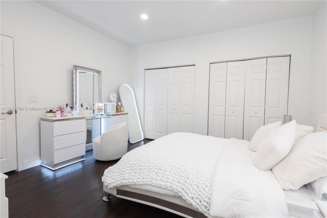 8885 NW 100th Pl, Doral, FL 33178 Photo