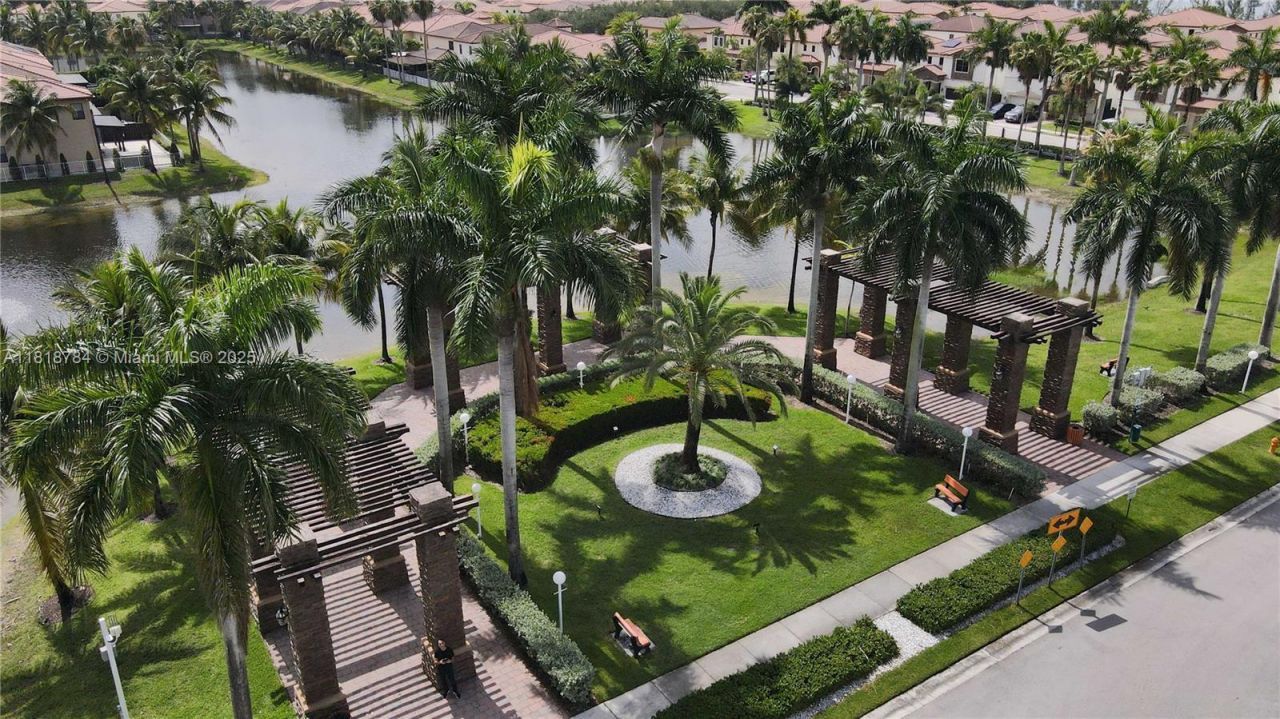 8885 NW 100th Pl, Doral, FL 33178 Photo