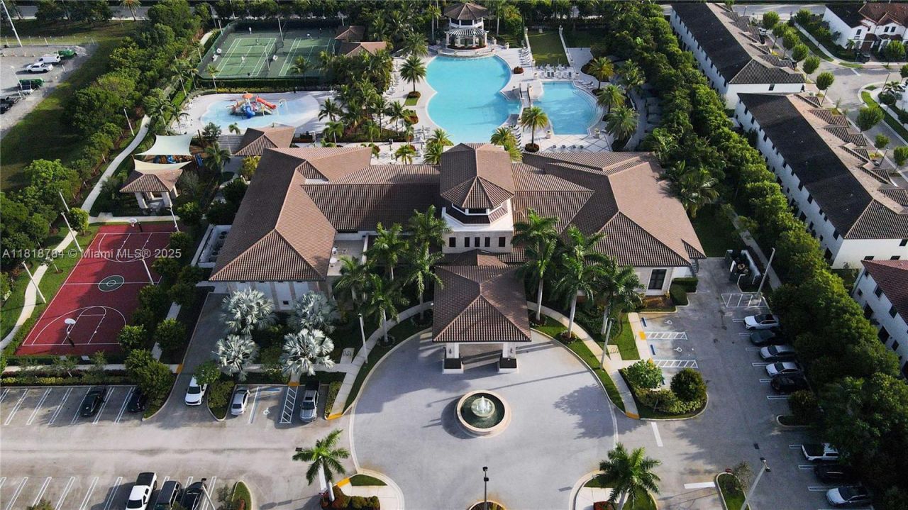 8885 NW 100th Pl, Doral, FL 33178 Photo