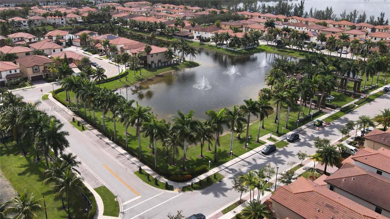 8885 NW 100th Pl, Doral, FL 33178 Photo