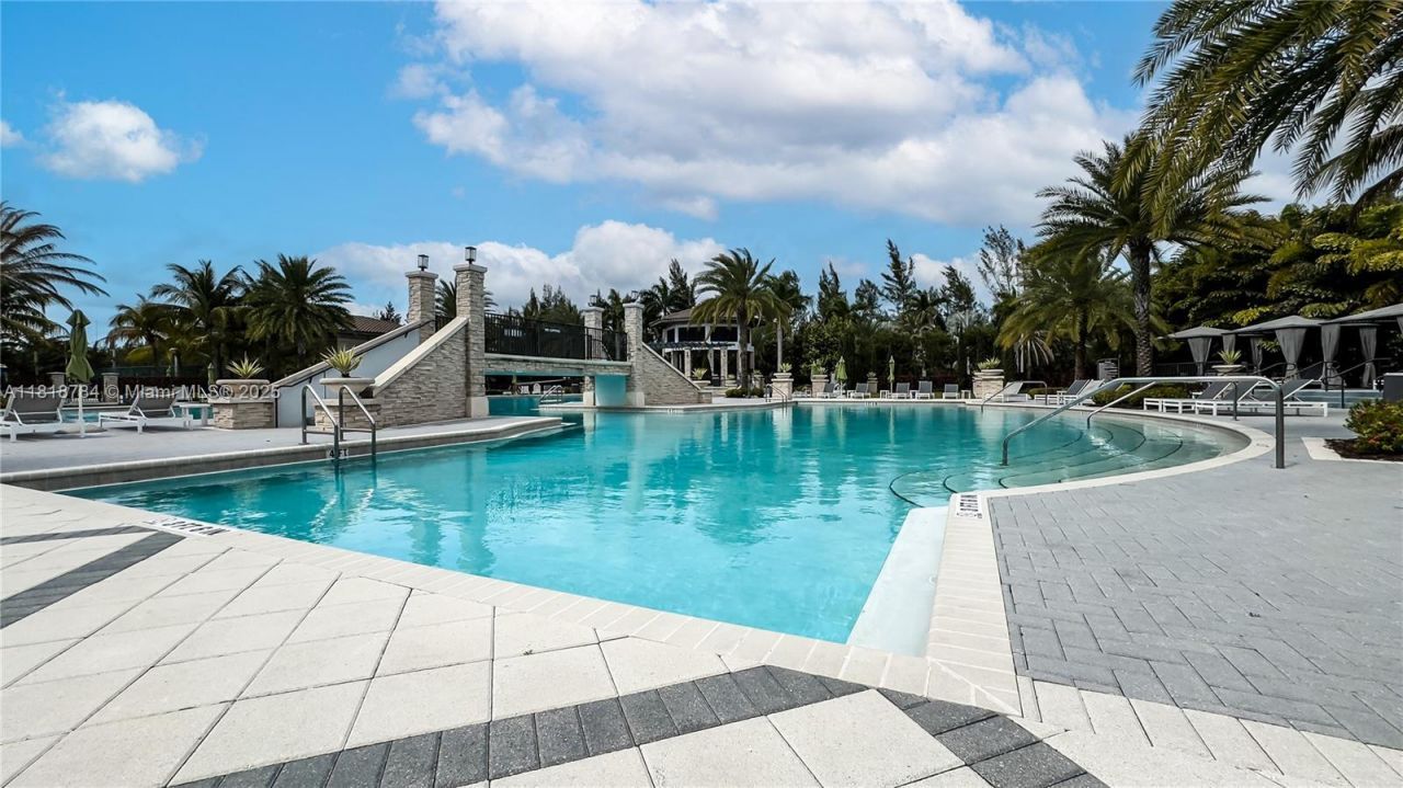 8885 NW 100th Pl, Doral, FL 33178 Photo