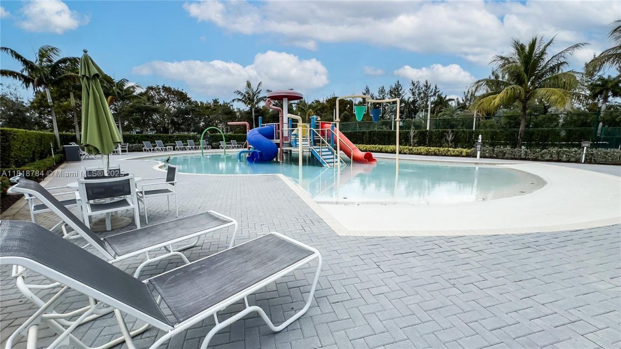 8885 NW 100th Pl, Doral, FL 33178 Photo