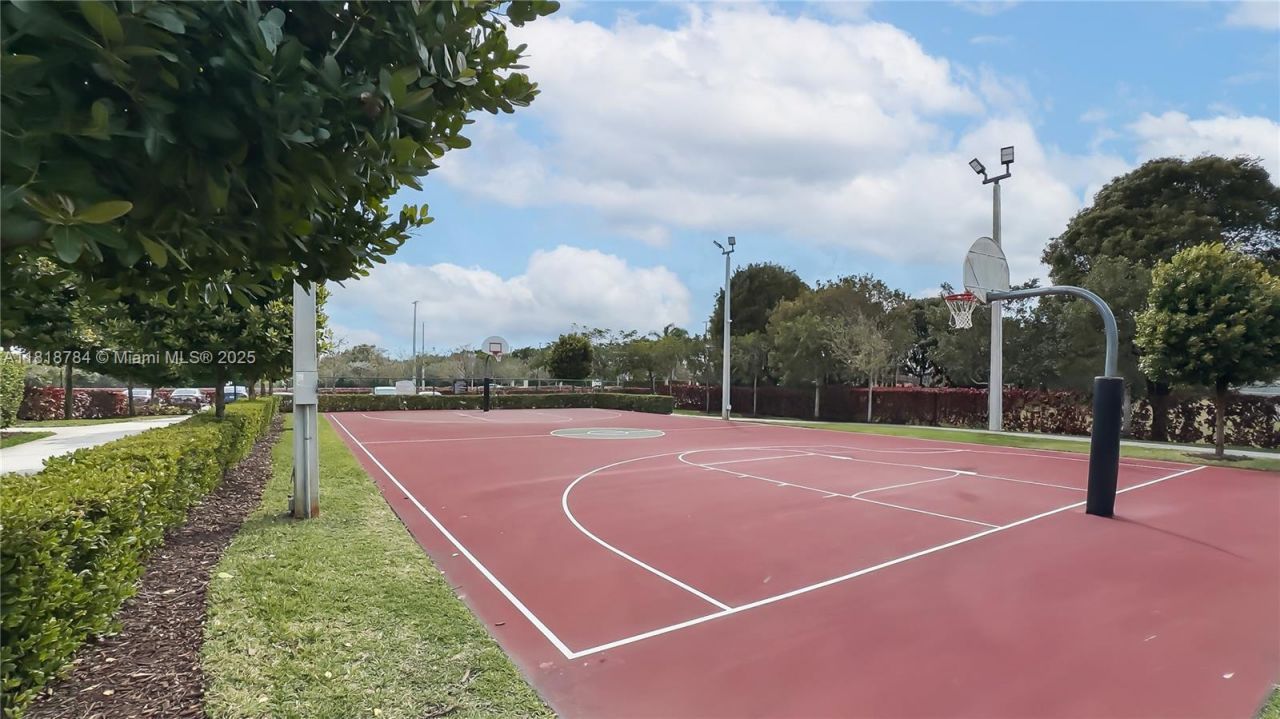 8885 NW 100th Pl, Doral, FL 33178 Photo